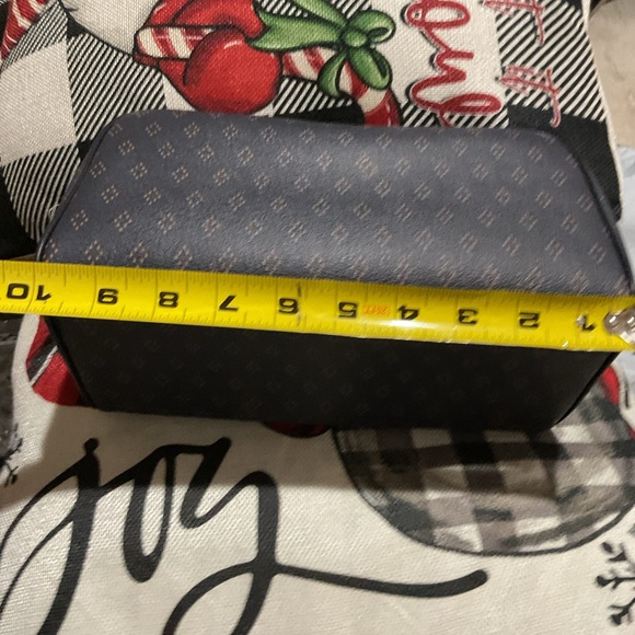 NWT $175 COACH TRAVEL POUCH
IN DIAMOND FOULARD (F93580) - Picture 8 of 12